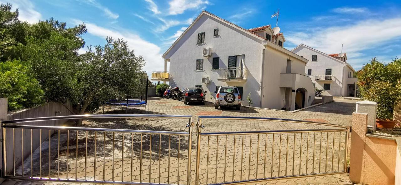 Nono Jure , Private Pool & Sauna Milna  Zewnętrze zdjęcie