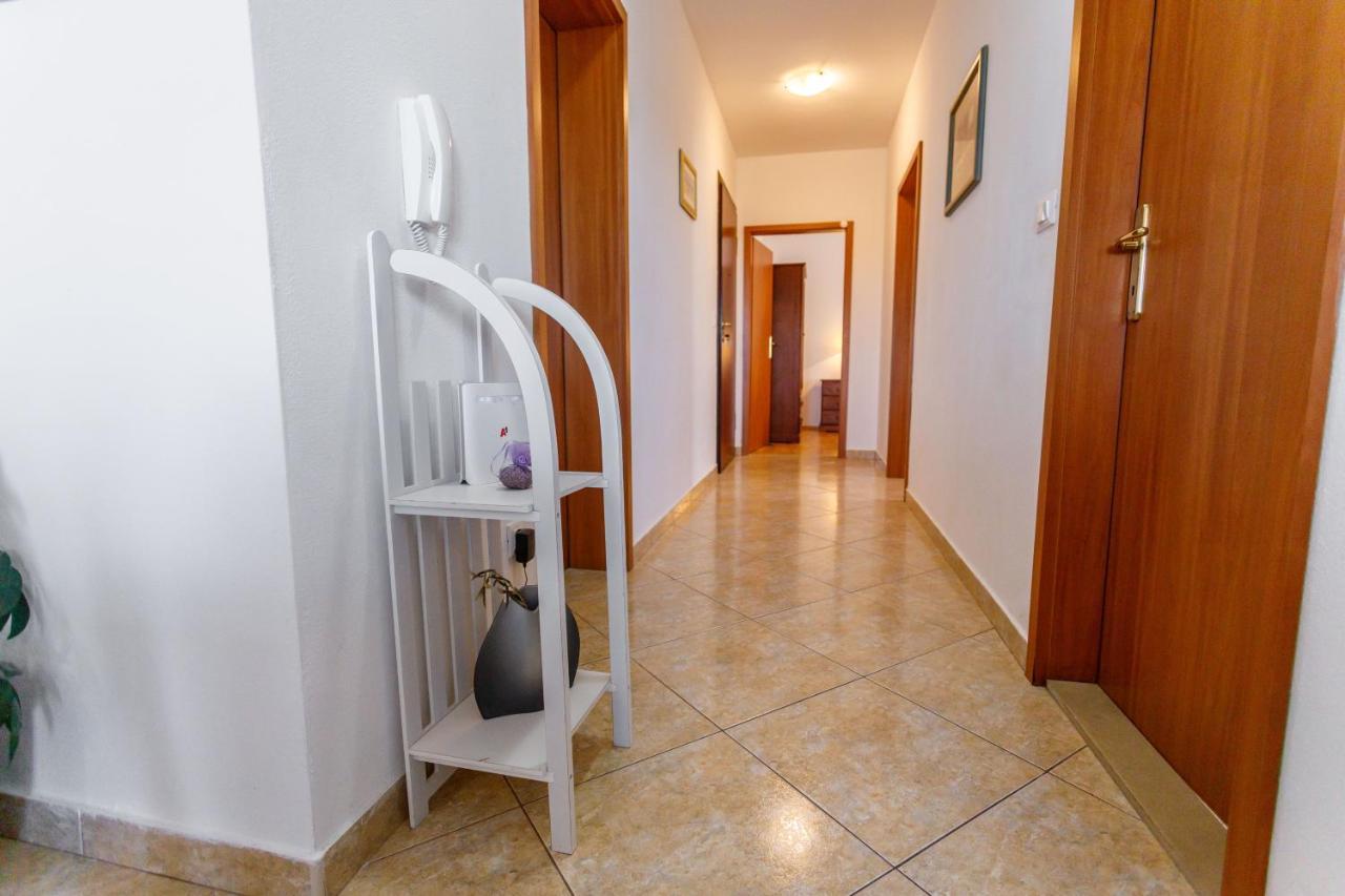 Nono Jure , Private Pool & Sauna Milna  Zewnętrze zdjęcie