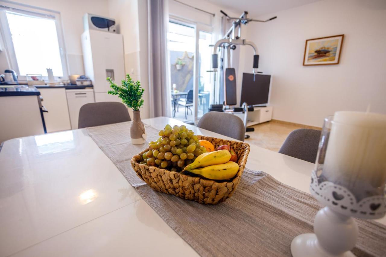 Nono Jure , Private Pool & Sauna Milna  Zewnętrze zdjęcie