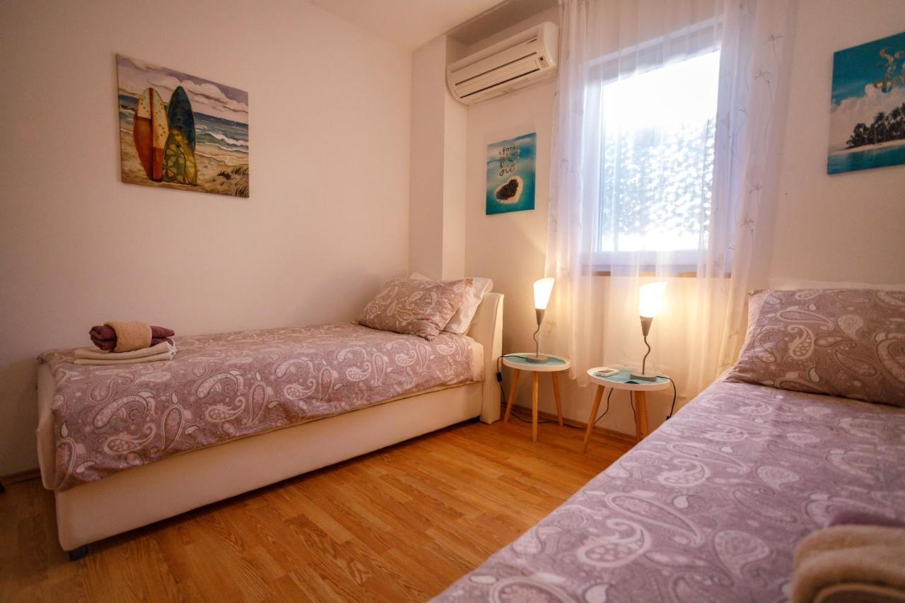 Nono Jure , Private Pool & Sauna Milna  Zewnętrze zdjęcie
