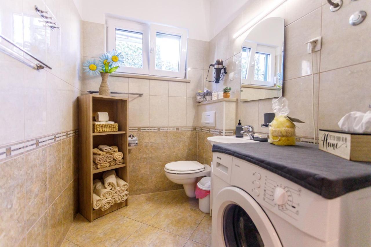Nono Jure , Private Pool & Sauna Milna  Zewnętrze zdjęcie