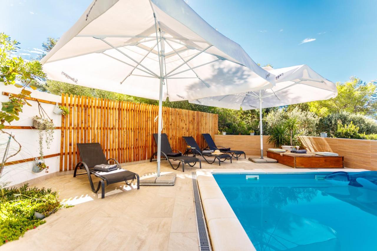 Nono Jure , Private Pool & Sauna Milna  Zewnętrze zdjęcie